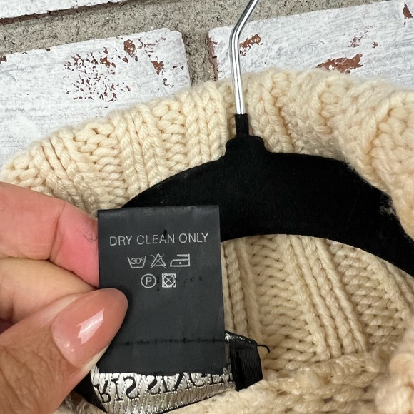 Iris Singer | Turtleneck Sweater - Picture 5 of 5